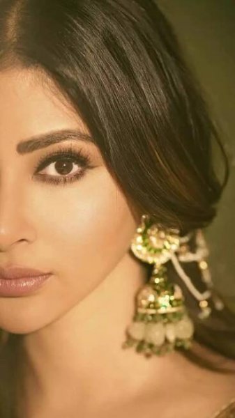 Mouni Roy’s golden saree look after Cannes is so stunning, you’ll want to screenshot!