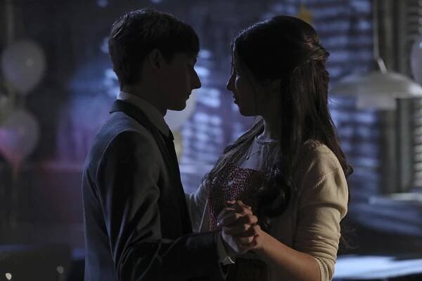 Bylo, nebylo - Budu tvé zrcadlo - Z filmu - Jared Gilmore, Olivia Steele-Falconer