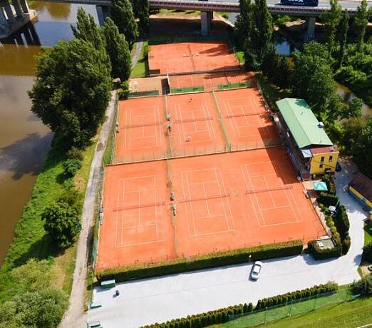 TENISOVÉ DVORCE “NA OSTROVĚ” – Sport Beroun, TJ LOKOMOTIVA BEROUN