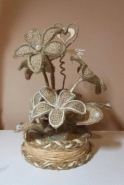 Pin by Yanet Mesa on Burlap in 2025 | Burlap crafts, Jute crafts, Hessian crafts