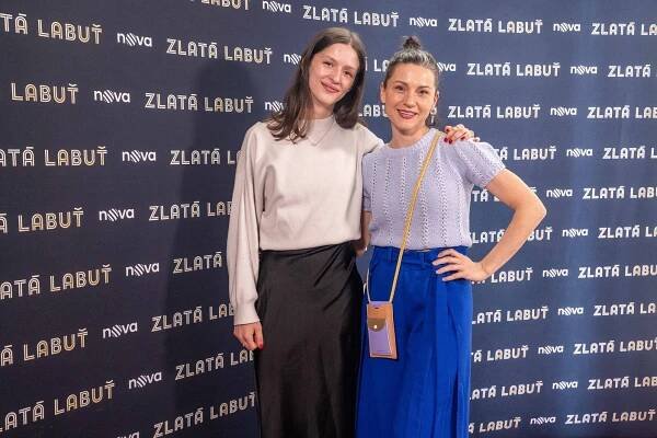 Charitativní bazar v Art restaurant Mánes 20. dubna 2024 - Ema Klangová Businská, Hana Kusnjerová - Zlatá labuť - Série 3 - Z akcí