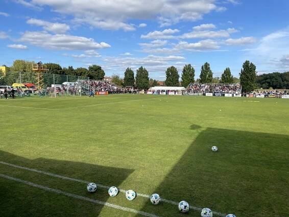 Slavia se v poháru protrápila k postupu. Slovácko odvrátilo blamáž, Karviná zničila soupeře