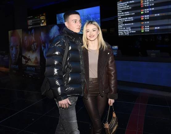 Na premiéru Avatara přišla řada známých tváří. Pánové vyvedli své polovičky, Žilková rozverně pózovala s rodinou i Agátiným ex