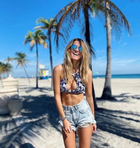 Tady bývávalo Jágrovo: Veronika Kopřivová provokuje sexy fotkami. Vystavila vnady ve výstřihu i pevné bříško