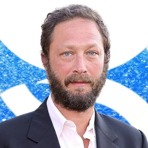 The Bear's Ebon Moss-Bachrach Has Perfected Playing Dirtbags—Now, He's a Dirtbag in Space