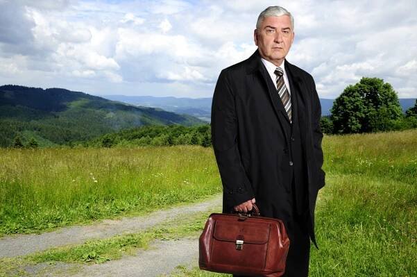 Slovenská RTVS odvysílá v předstihu pouze první díl seriálu Doktor Martin