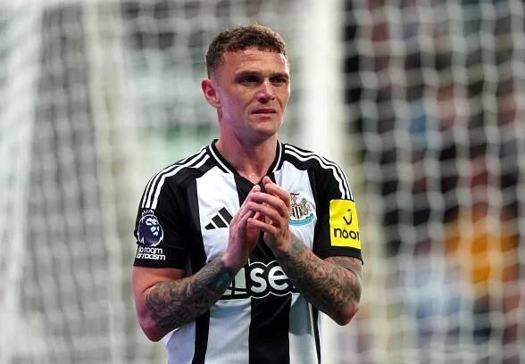 Kieran Trippier of Newcastle United applauding fans.