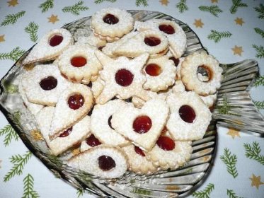 Nejen vánoční linecké vykrajované cukroví - fotografie receptu - TopRecepty.cz