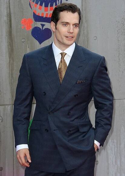 Zaklínač Henry Cavill se zranil: Natáčení dlouho očekávaného fantasy se odkládá na příští rok