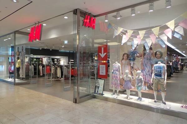 H & M