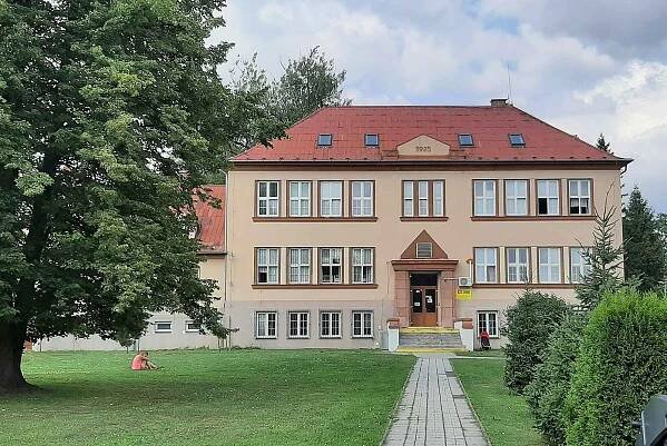 Karviná-Staré Město. Bývalá škola, dnes azylový dům.