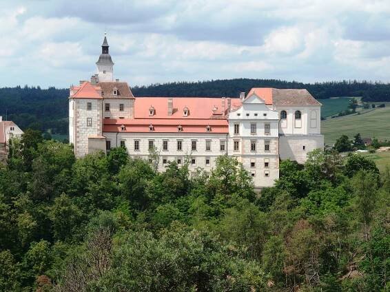 Soubor:Jevišovice, Starý zámek (4).jpg – Wikipedie