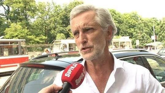 Syn Tomáše Hanáka obětí šílené ženy: Chtěla ho unést, zasahovala policie - Super.cz