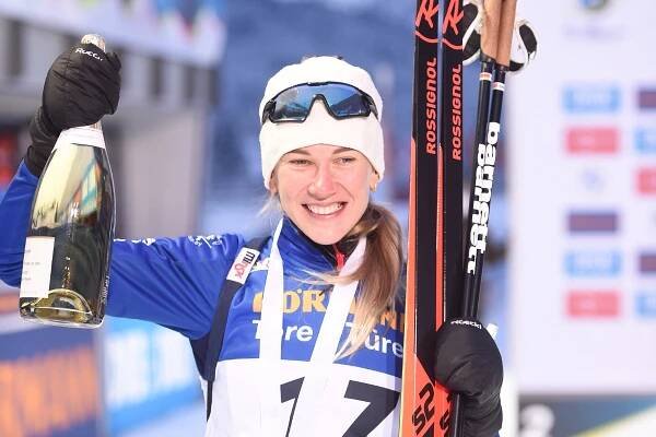 SP Hochfilzen: Běloruska Solová má první výhru, Olsbuová Røiselandová žlutý trikot - BiatlonMag