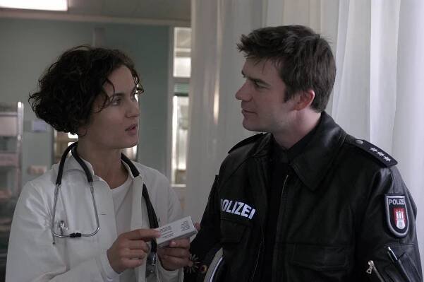 Policie Hamburk - Srdce jako led (S01E14) (2007) | Tvůrci | ČSFD.cz