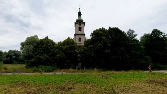 Druhý šikmý kostel je odsouzený k zániku. Na slavnějšího jmenovce nikdy nedosáhne