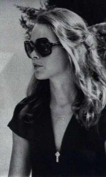 Michelle Phillips - Wikipedia