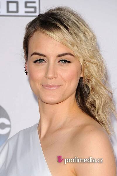 Taylor Schilling