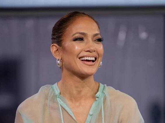 Jennifer Lopez's sexy 4th of July cupcake stunt has everyone laughing