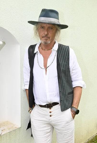 Peter Nagy v pětašedesáti letech do půl těla: Poslal pozdrav z Tenerife z bazénu