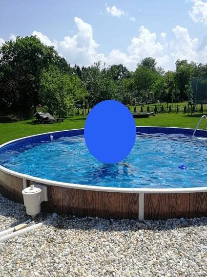 Bazén Azuro V4 Mountfield, dekor dřevo, průměr 5,5 m, hloubka 1,2 m, nerezové schody, fólie galaxy, krycí plachta, skimer, písková filtrace, přístřešek na filtraci. Pořizovací cena, 40 tisíc. Cena k prodeji 9000 Kč. Možno dokoupit robotický vysavač za 4000 Kč. Nutno demontovat. S demontáži pomůžu.V demontovaném stavu se dá odvézt na přívěsném vozíku. - InzerceTrinec.cz