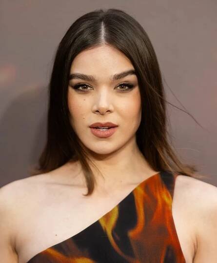 Hailee Steinfeld at an event for Hříšníci (2025)
