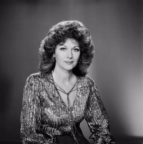 FOTO: Saskia Burešová zamlada. – stránka 50