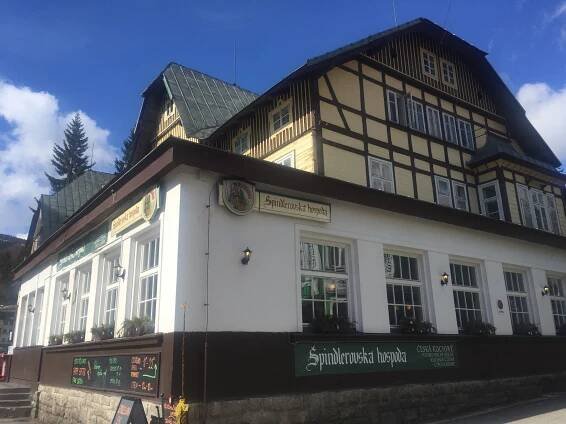 Špindlerovskou hospodu nahradí hotel. Za zbourání však padla pokuta - Minutové zprávy 