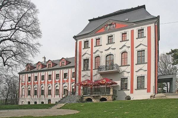 Soubor:Zámek Velké Hoštice.jpg – Wikipedie