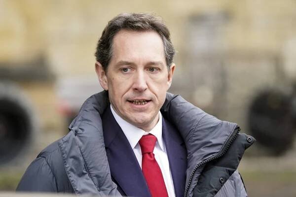 Doctor Foster actor Bertie Carvel revealed as Walking With Dinosaurs narrator