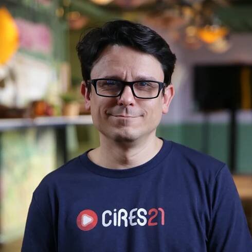 David González