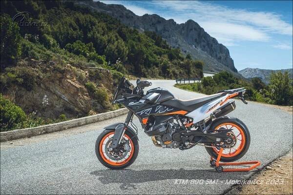 KTM znovuzrodila SMT, má motor 890 a my za pár dnů zjistíme, jak jezdí! | Motorkáři