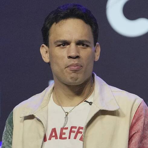 ICE Arrests Famed Boxer Julio Cesar Chavez Jr., Accusing Him of Ties to Sinaloa Cartel