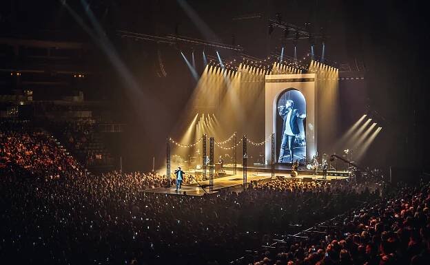 Jelen v pražské O2 areně: Z tříhodinového řádění má natočené video na památku