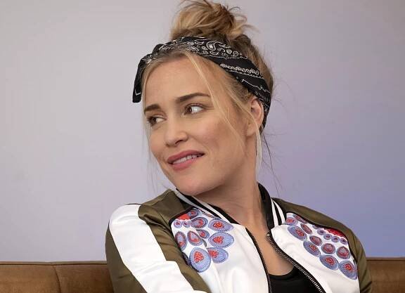 Piper Perabo on Netflix's Turn Up Charlie with Idris Elba, and Coyote Ugly