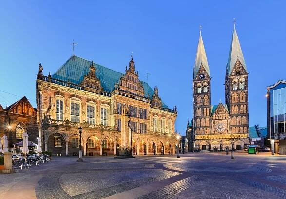 Bremen, Rathaus und Dom - Radfernweg Hamburg-Bremen - Brückenradweg - Reisen mit dem Wohnmobil