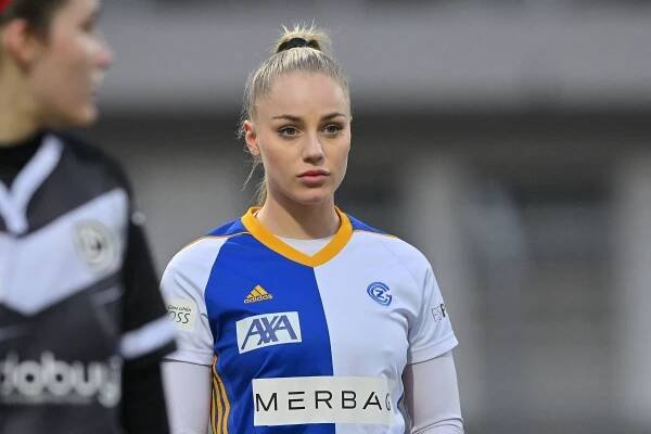 Nejkrásnější fotbalistce vadí nevhodné zprávy. Koukáte na mě jen zvenčí, lituje