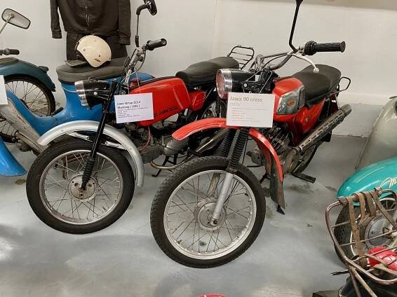 Bývalý zmrzlinář začal sbírat staré harampádí, až z toho vzniklo tohle muzeum na Vysočině. Jaké unikáty na kolech tam najdete?