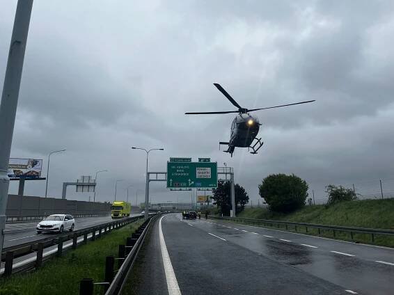 Tragická sobota na dálnicích. Nehoda pěti aut v Praze i zablokovaná D10