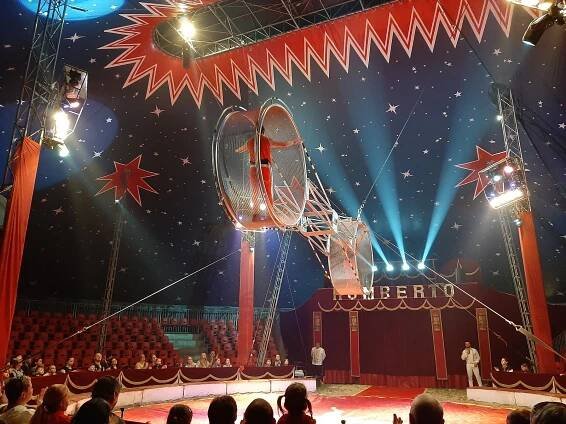 Pestrý program Cirkusu Humberto uchvátil děti z azylového Domova sv. Agáty