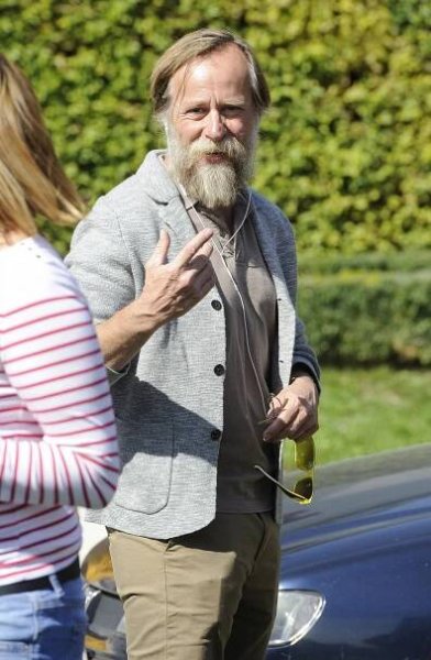 Co na zarostlého herce říkáte? Karel Roden je jako hipster s hustým šedivým plnovousem k nepoznání