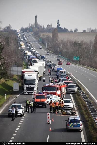 Při nehodě na dálnici D7 na Kladensku zemřel motorkář | Týdeník Policie
