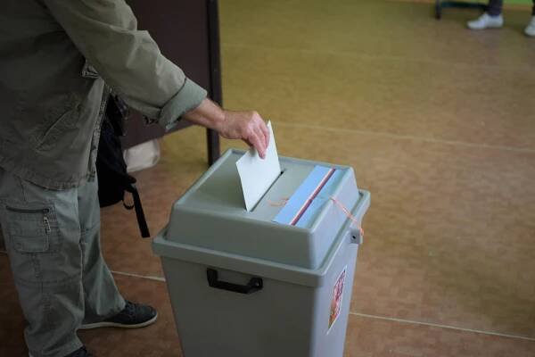 VOLBY 2020: Krajské a senátní volby začaly. Jak to vypadá v olomouckých volebních místnostech?