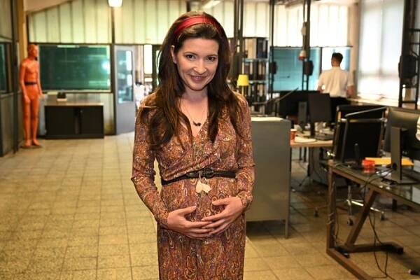 FOTO: Romana Goščíková coby těhule. – stránka 59