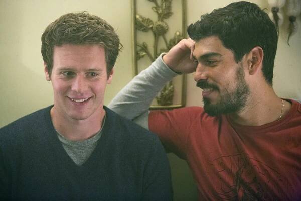 Hledání - Looking for the Future - Z filmu - Jonathan Groff, Raúl Castillo