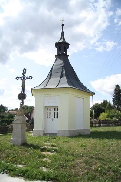 Soubor:Chapel in Arneštovice, Pelhřimov District.jpg – Wikipedie