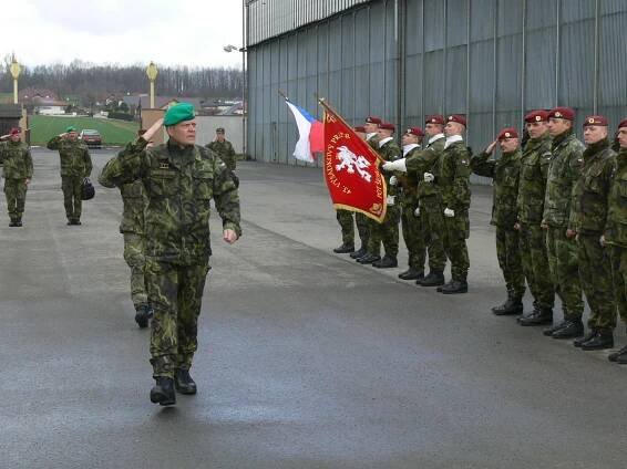 Náčelník generálního štábu odjížděl od výsadkářů spokojený
