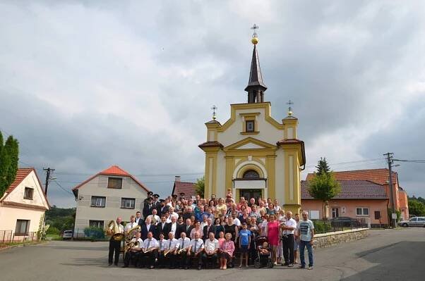 Žehnání sochy, kaple, zvonu a zbrojnice. Horní Těšice zažily významný den