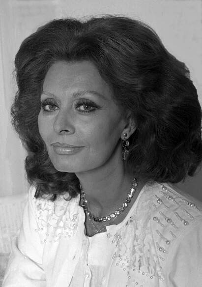 File:Sophia Loren 62 Allan Warren.jpg - Wikimedia Commons