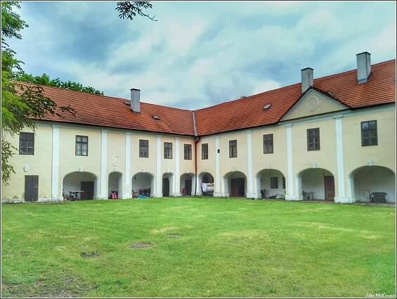 Фотогалерея • Měšice Castle (запирать) • Mapy.com